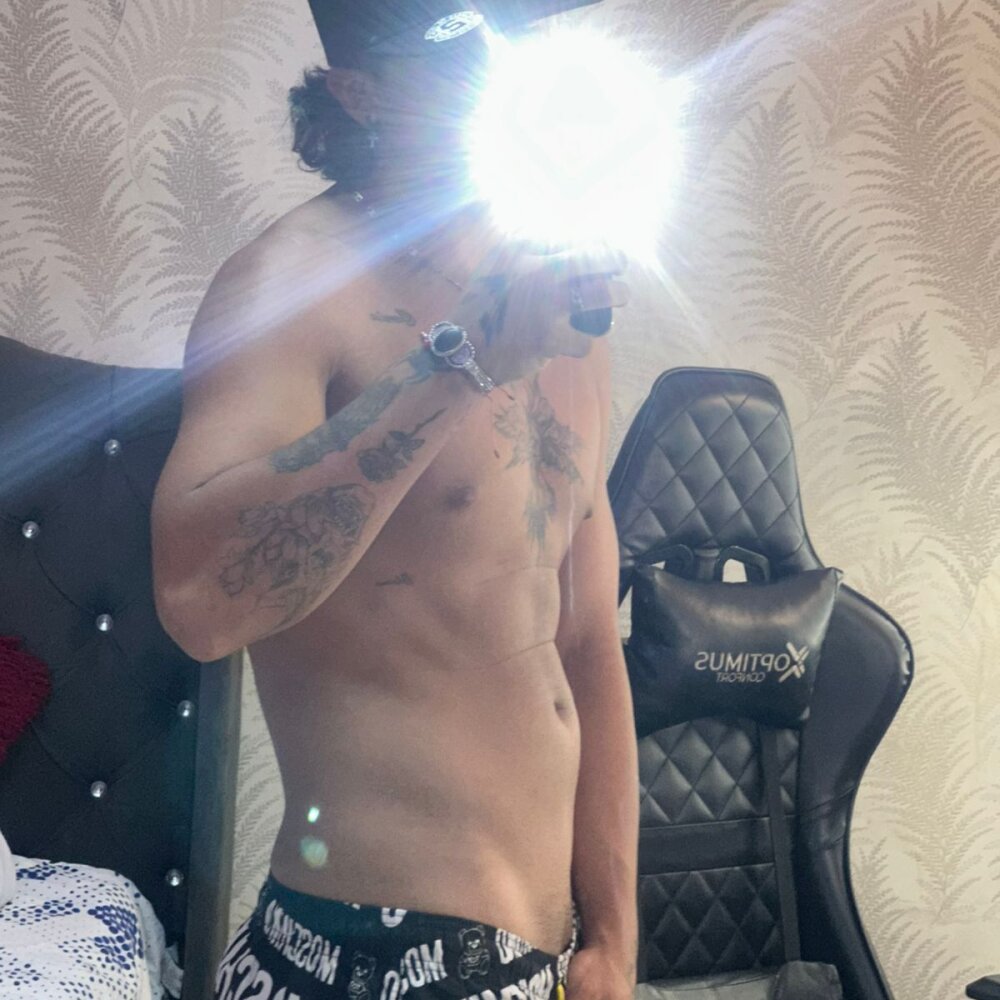 drakeboy_hot from stripchat