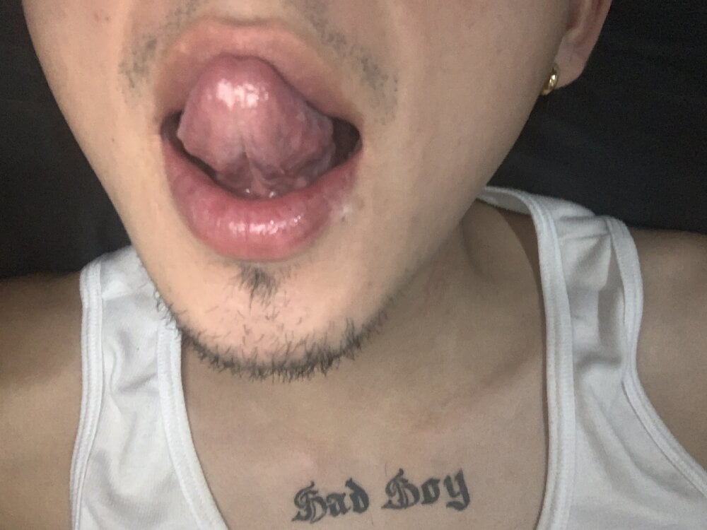 vittorio_19 from stripchat