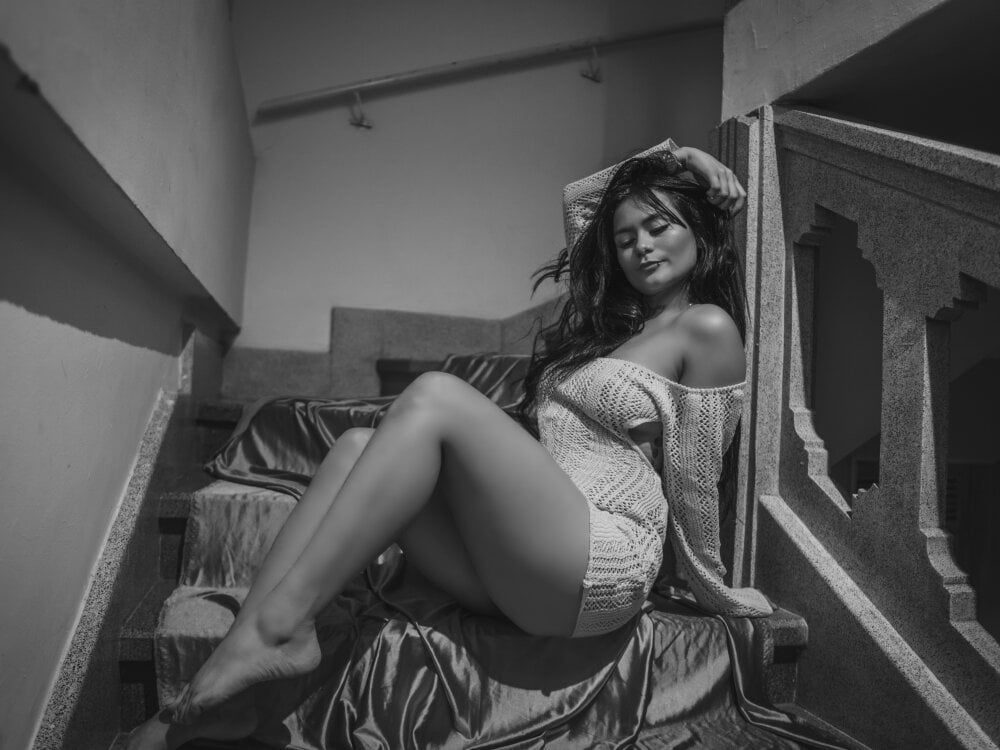 stripchat miiaa_jones webcam profile pic via bestlivesexchat.com