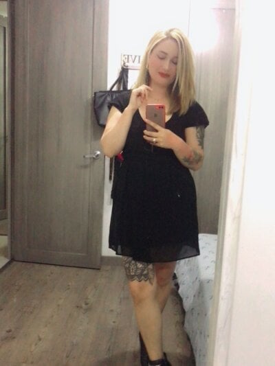 Victoria_Luxe - trimmed milfs