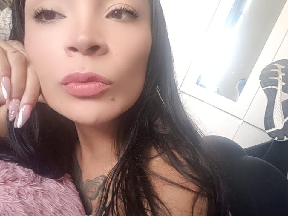 glamcambabes.com valeriblaze livesex profile in brown-eyes cams