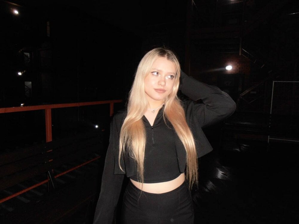 Millie_Vanillie's Offline Chat Room
