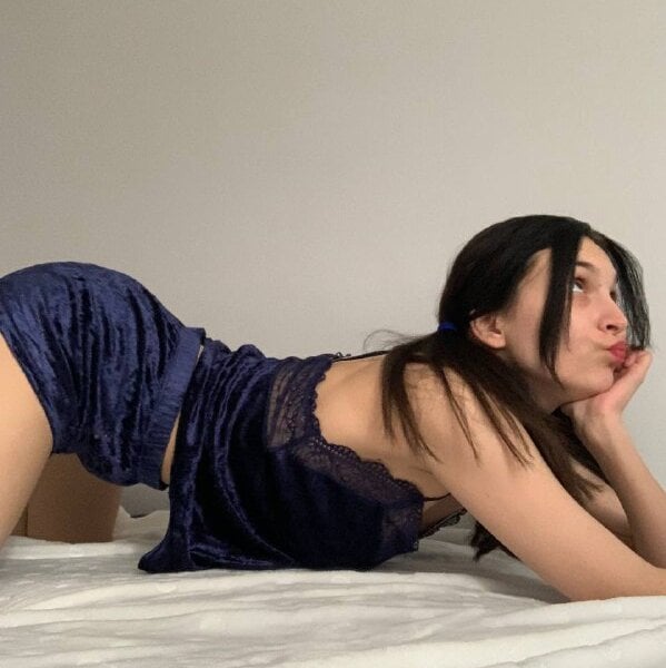 Kate_Burlesk Adlı Modelin Çevrimdışı XXX Sohbeti