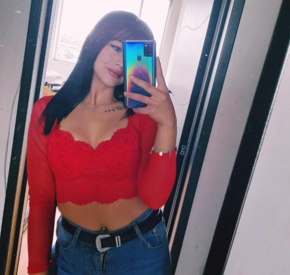 Live sex webcam photo for miss_sharlotte18 #289991035