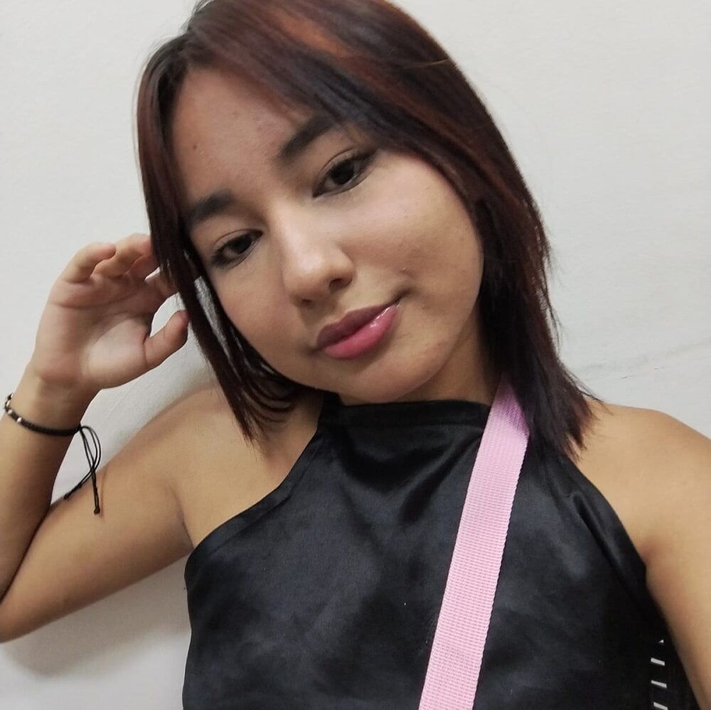 mega-camsex.com nikky896 livesex profile in latino cams