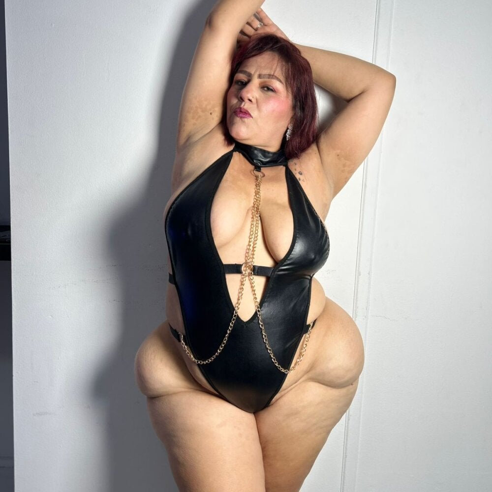 stripchat aliyahsstone webcam profile pic via sexcityguide.com