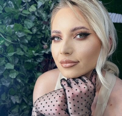 AvaGianna - Stripchat Glamour Lovense Blowjob Girl 