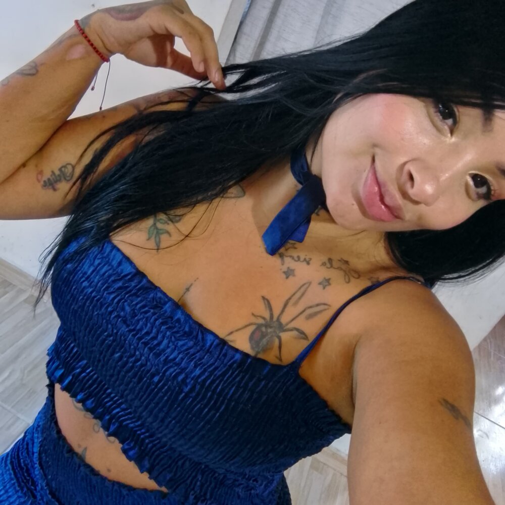 thaliahot_'s Offline XXX Chat