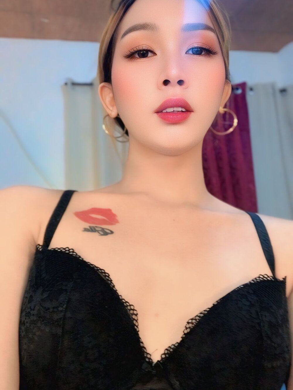 Ella_licious69's Offline XXX Chat