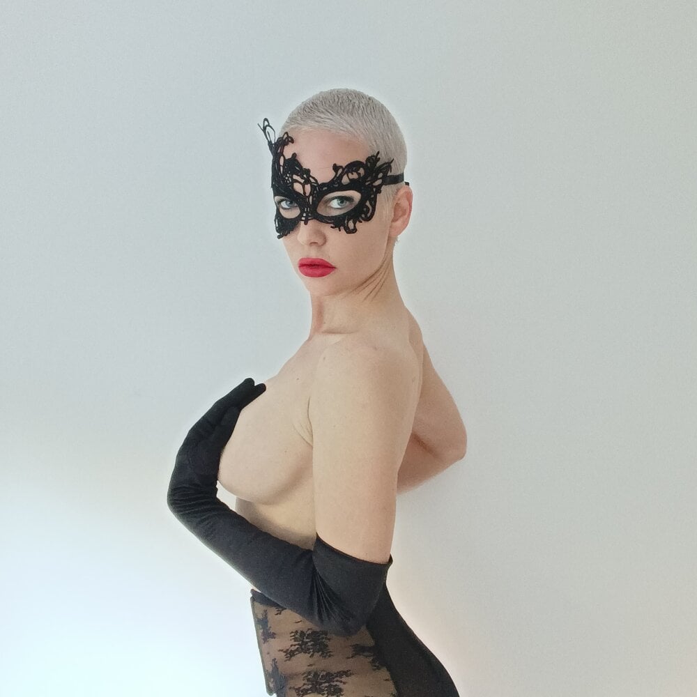 stripchat blueskynicci webcam profile pic via glamcambabes.com