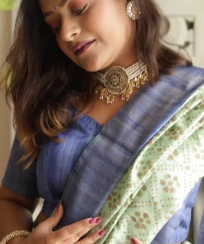 sexcam3d.net Naavyasharma livesex profile in blond-hair cams
