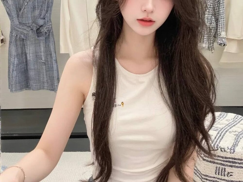 XiaoTong live cam model at StripChat