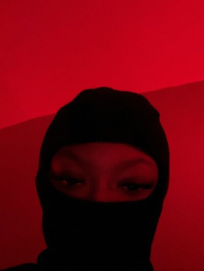 Gigi001100 private show
