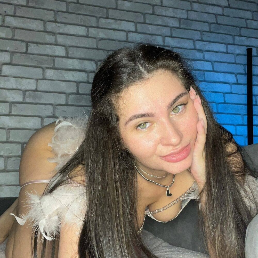 chatnmate.com tina__fox livesex profile in english cams