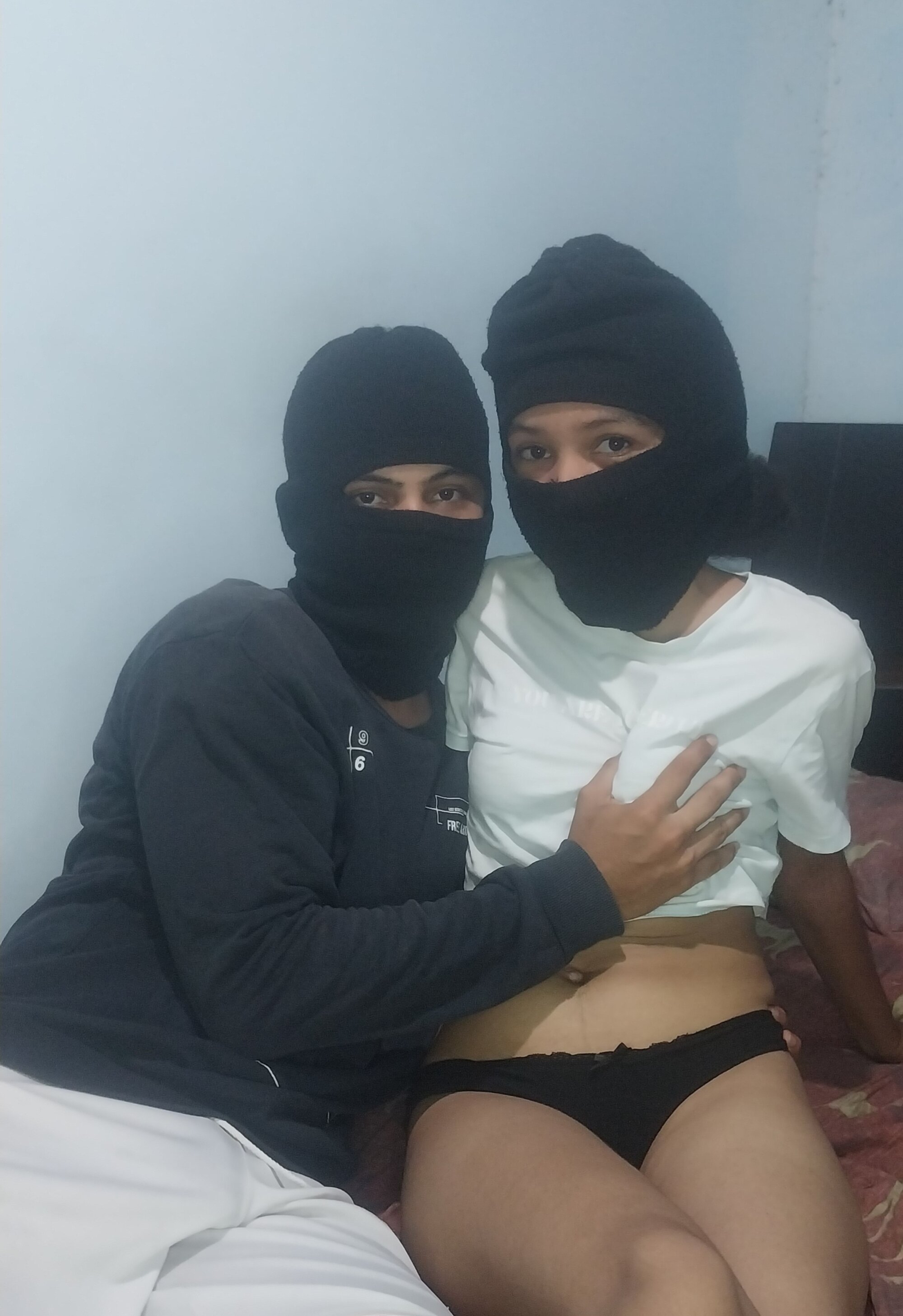 NoFaceCouple1504