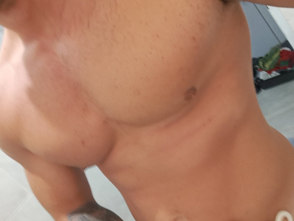 dutchboy30's Offline XXX Chat