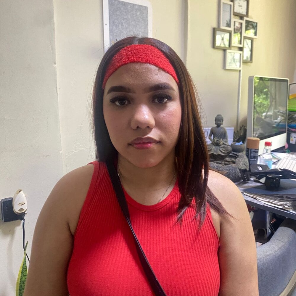 camila-criistal18 from stripchat