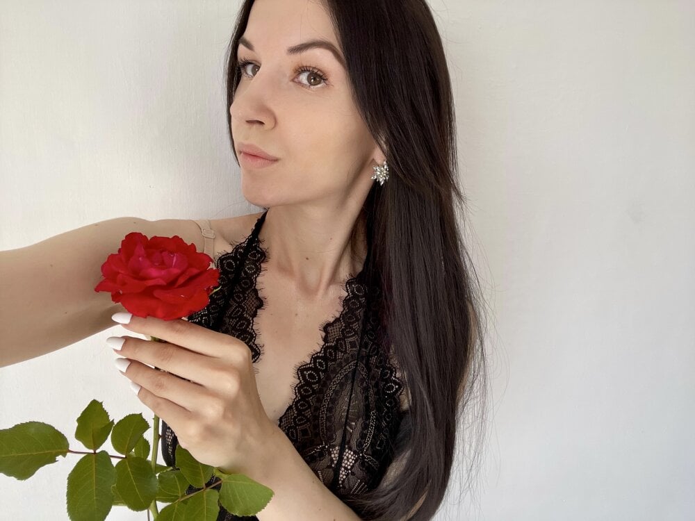 iluvcams.com julialovely livesex profile in in-the-witches-forest cams