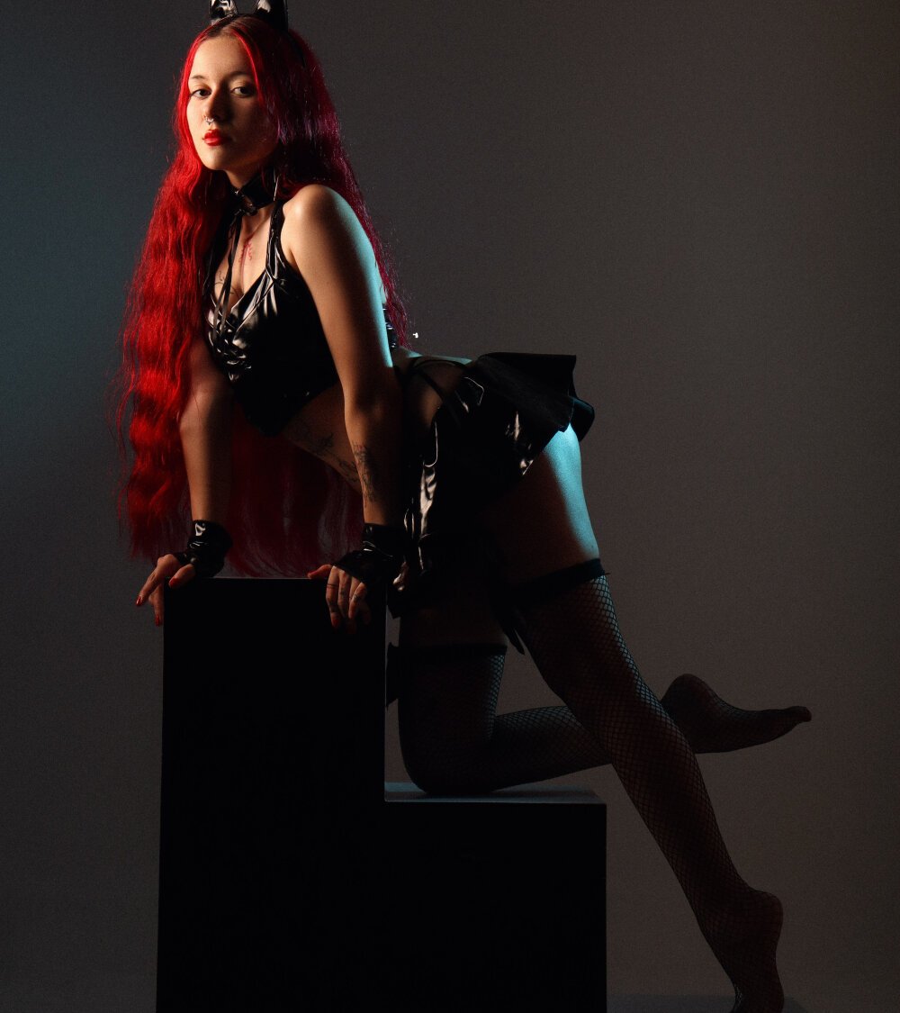 pornsexycams.com selharaseraphine livesex profile in europe-secret-place-3 cams