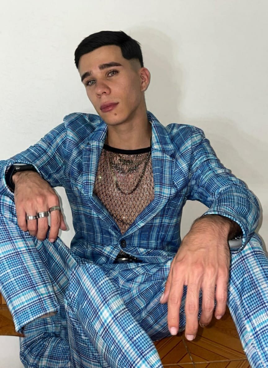 Gabo_white1