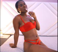 Saray_Jones' Offline XXX Chat