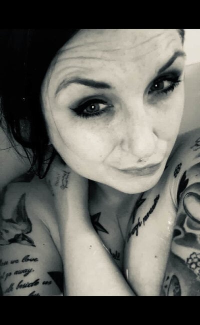 Holyplastic on StripChat