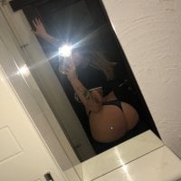 Ester_Morgan's Offline Chat Room