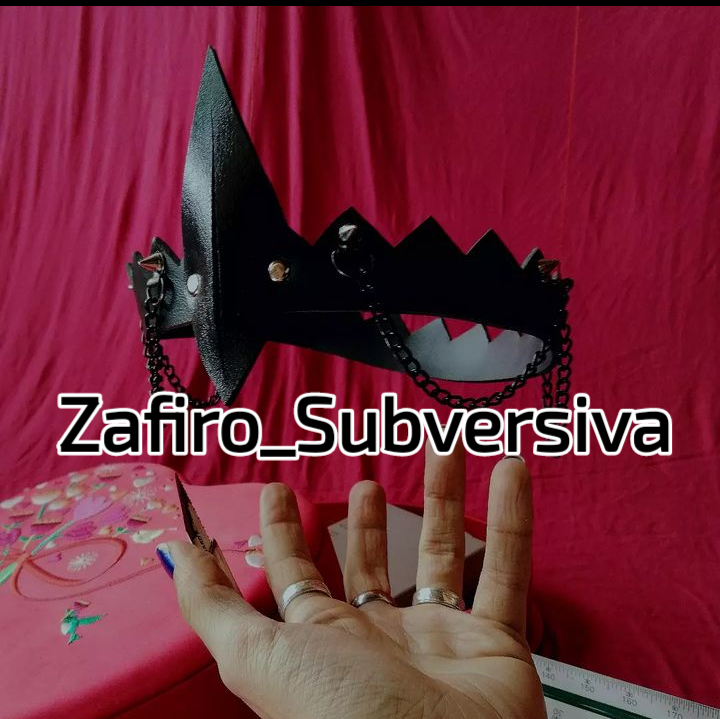 Watch  Zafiro_subversiva live on cam at StripChat
