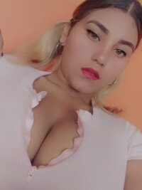 Natasha_anne25_nm's Offline Chat Room