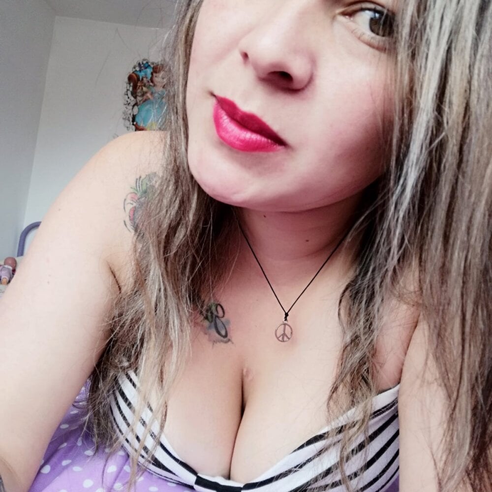 cum_holly11 profile