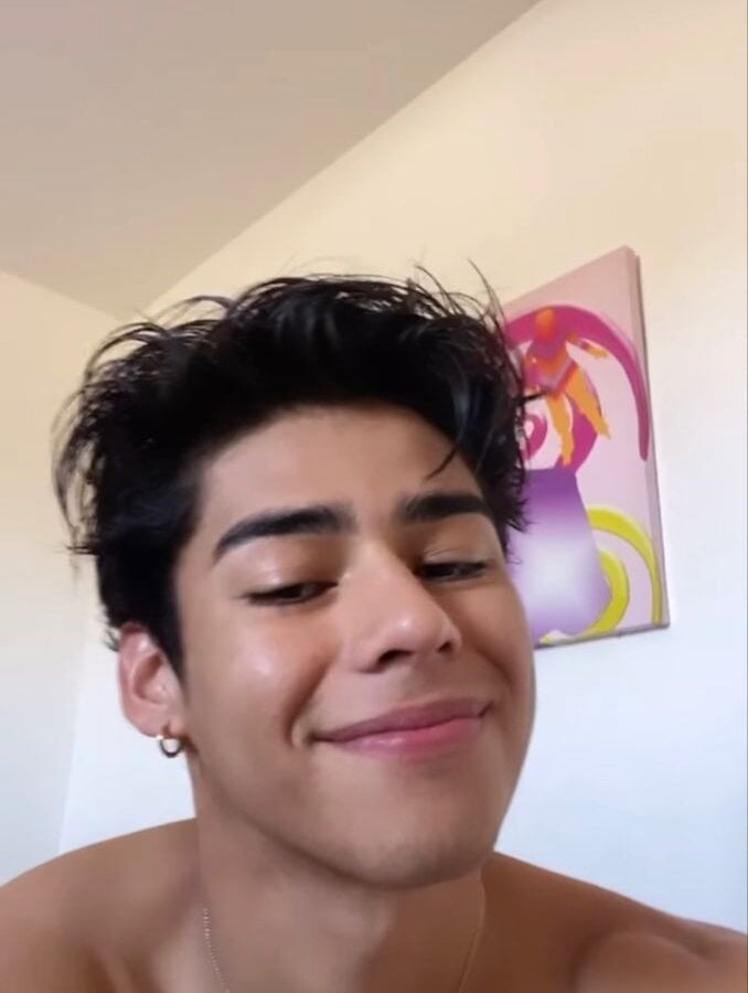 Etwin_vaz's Offline XXX Chat