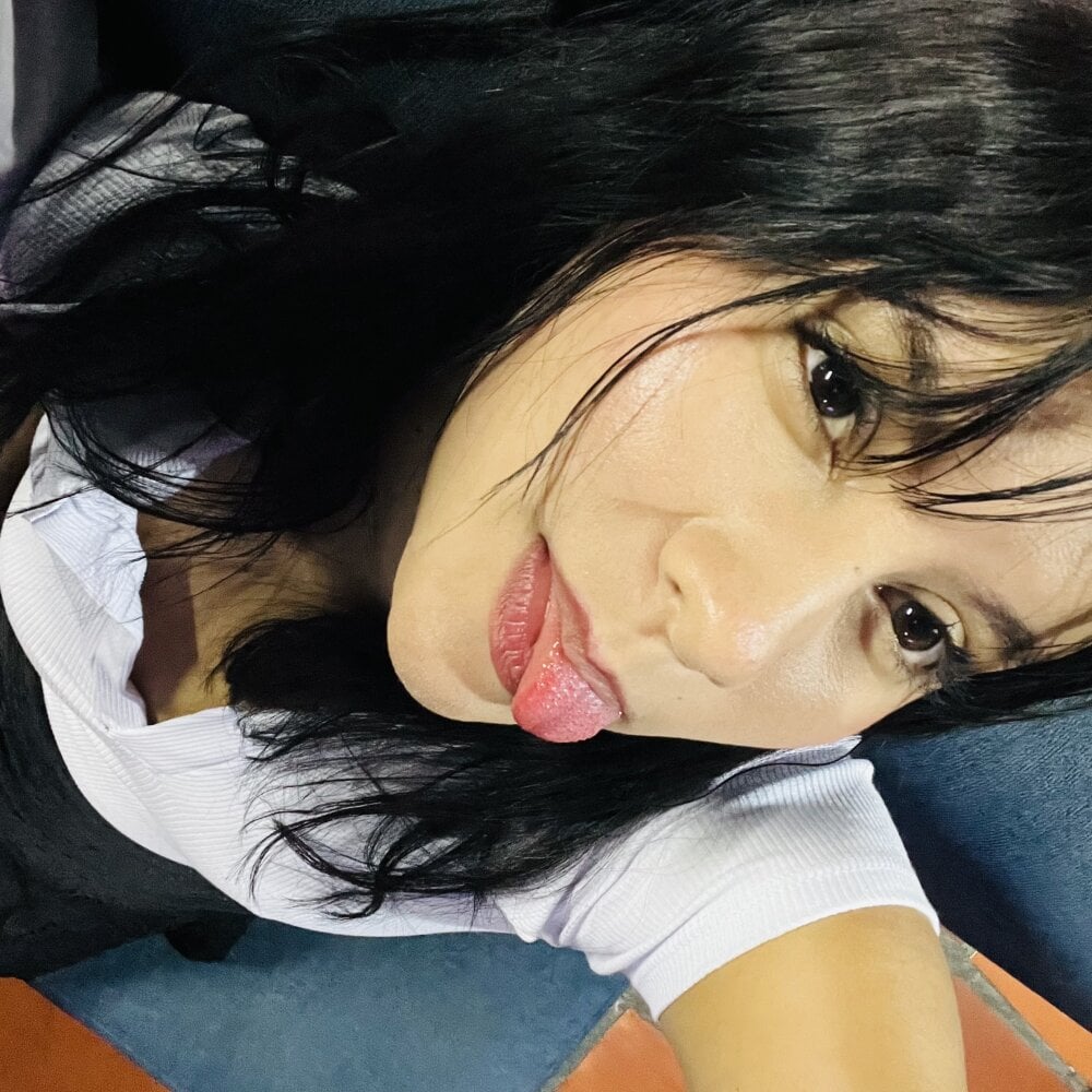 watchgirlcam.com dulcinearouse01 livesex profile in bisexual cams