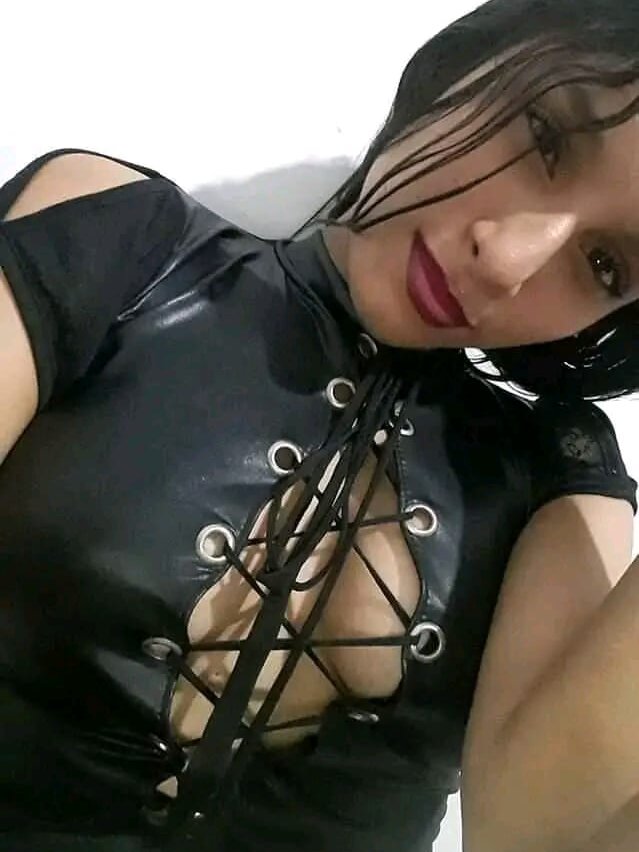 stripchat adrianavixen Live Webcam Featured On elivecams.com