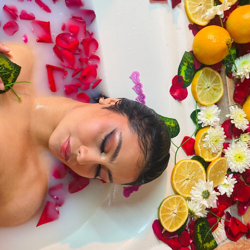 Live sex webcam photo for Cataleya_hxc #289929562