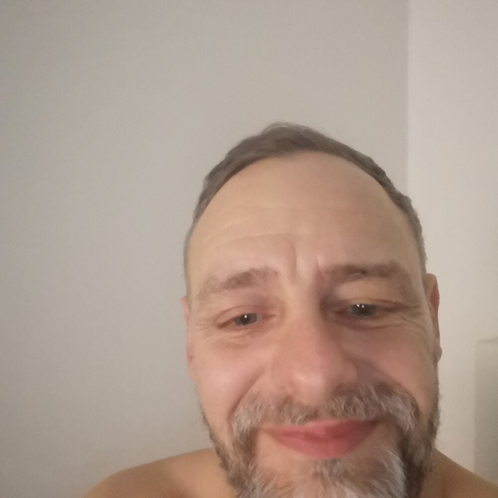 Robesz1982's Offline XXX Chat