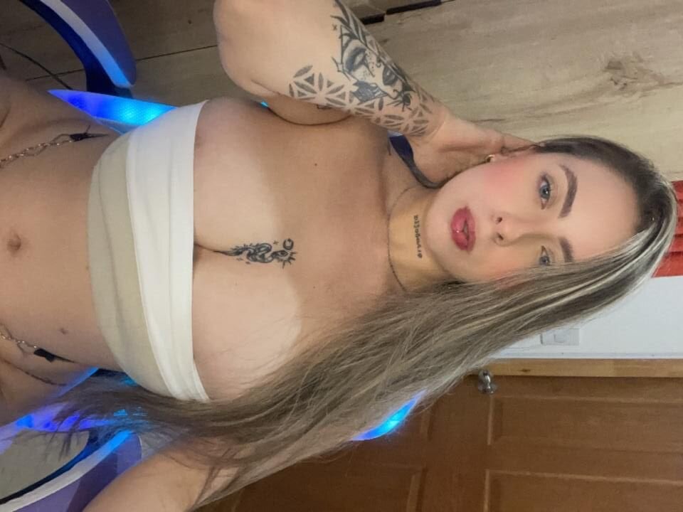 NaomiFox1's Offline XXX Chat