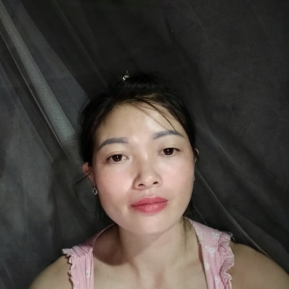 Ppcmg live cam model at StripChat