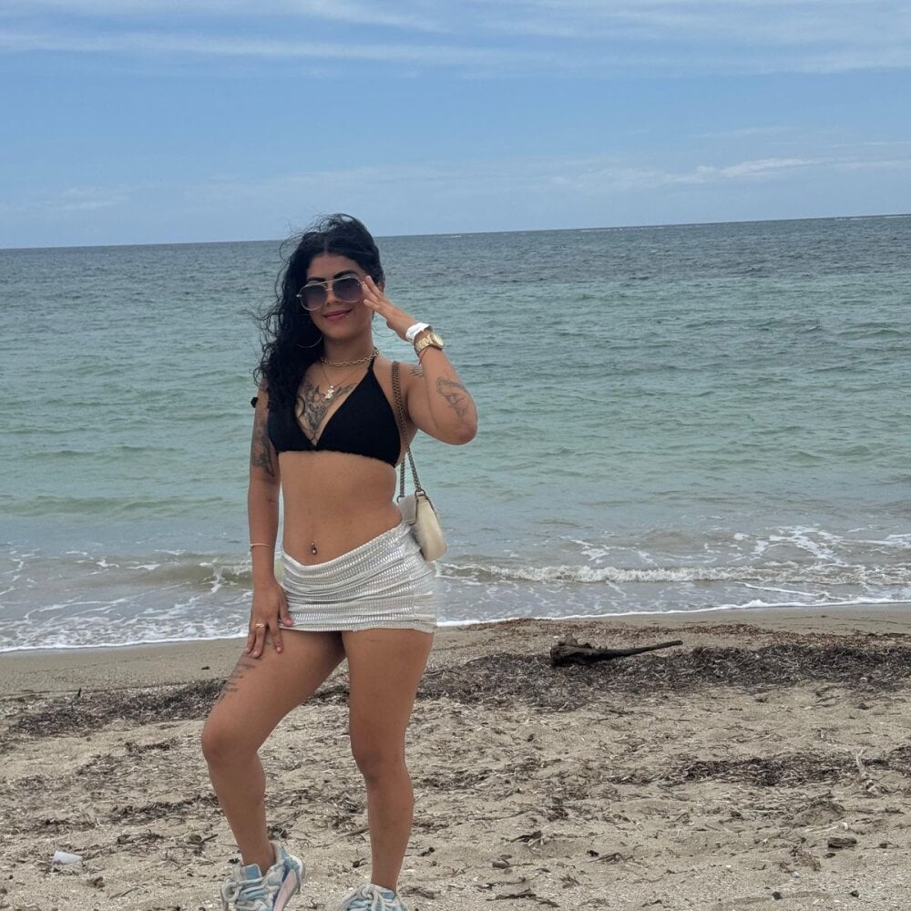 mega-camsex.com abbyylove livesex profile in brown-hair cams