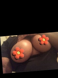 Bigtitebonymama122's Offline Chat Room