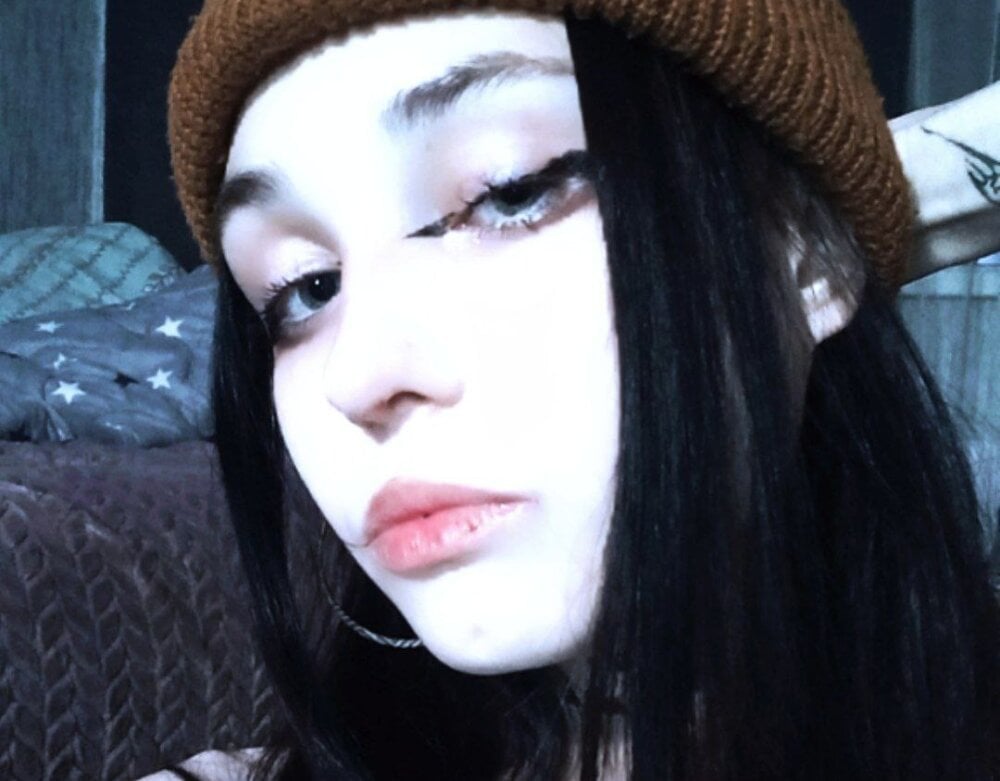 elivecams.com girlfromhell88 livesex profile in small-tits cams