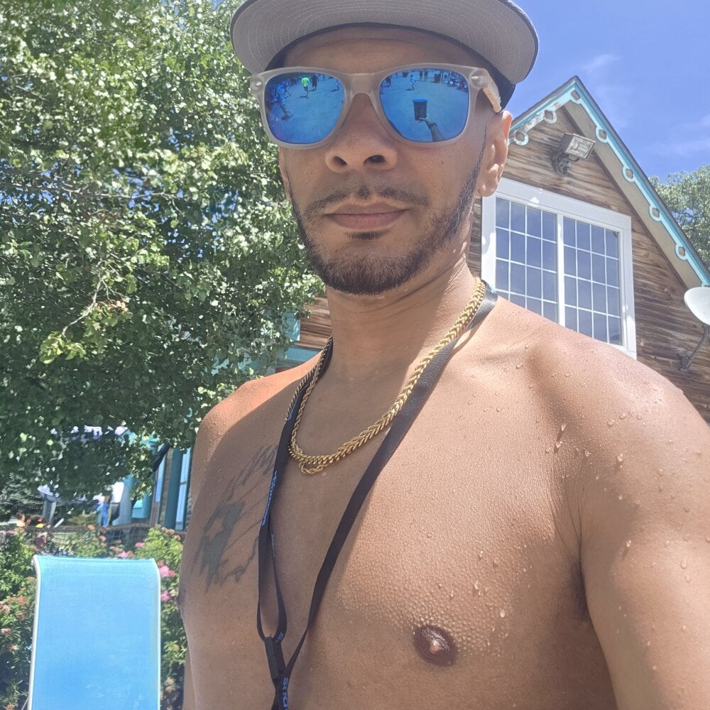 carlos10801 from stripchat