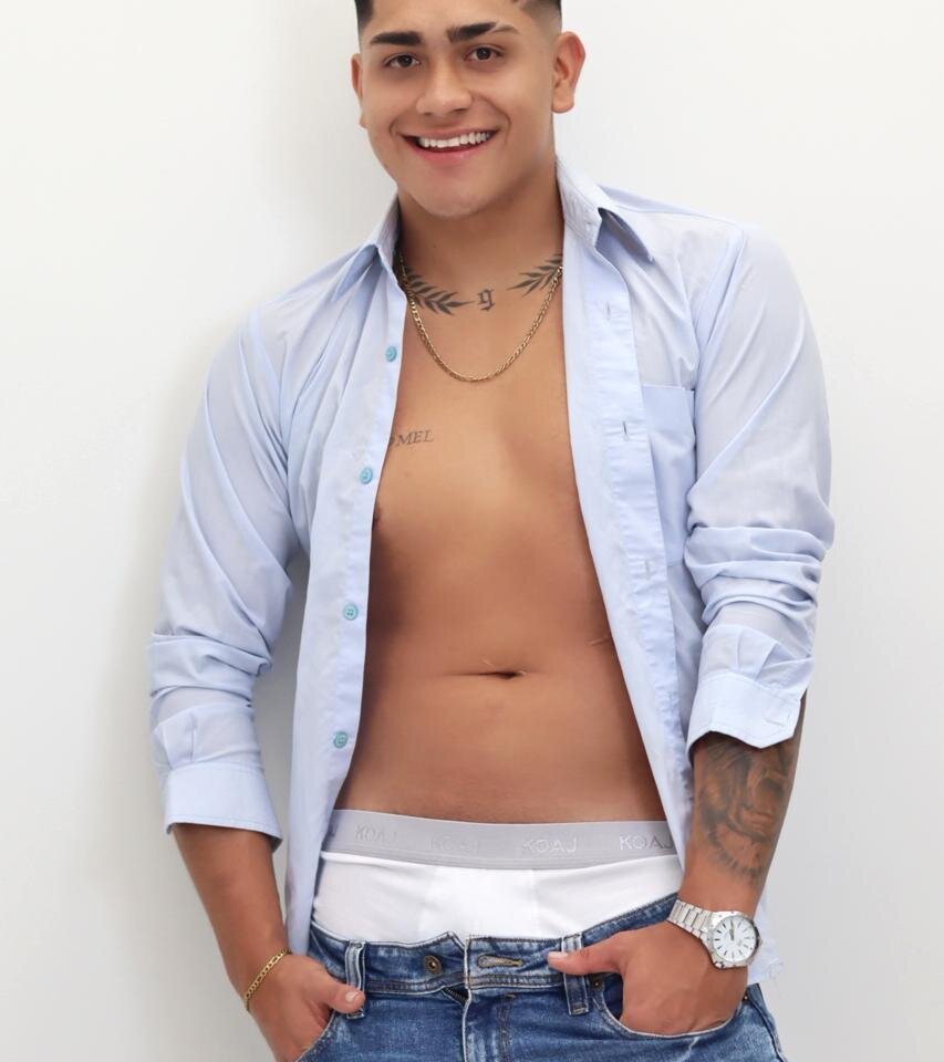 aroon_12's Offline XXX Chat