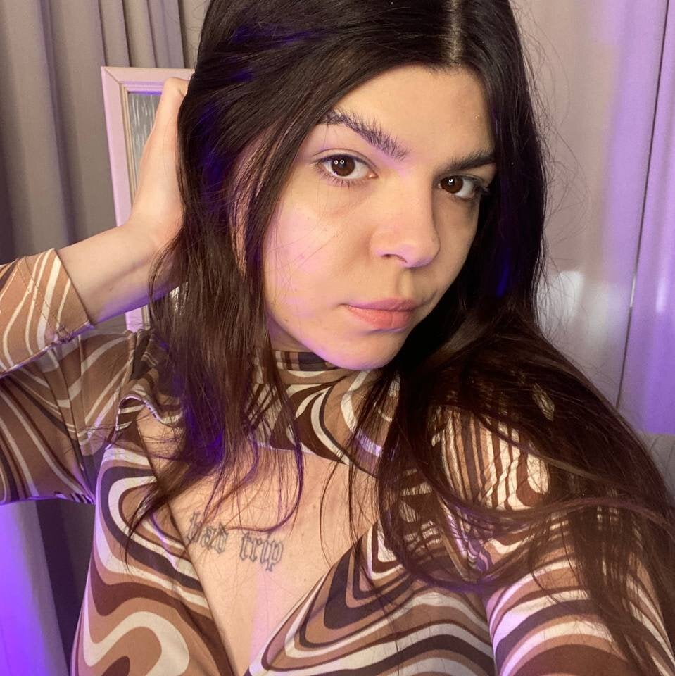 glamcambabes.com kira_seduce livesex profile in slim cams