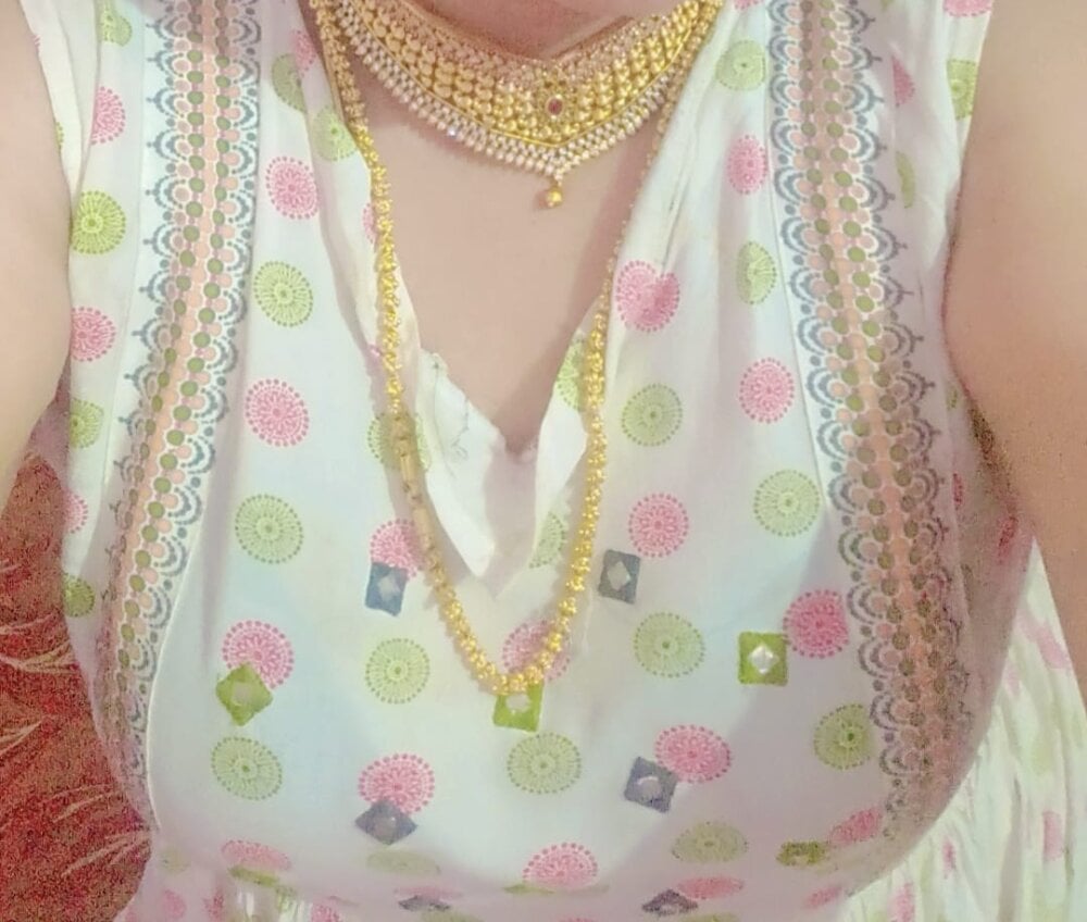 Bangalore-Seema live cam model at StripChat