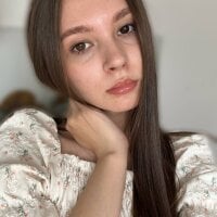 millana_sshy's Offline Chat Room