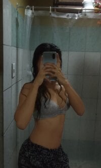 Princesa_bambii's Offline Chat Room