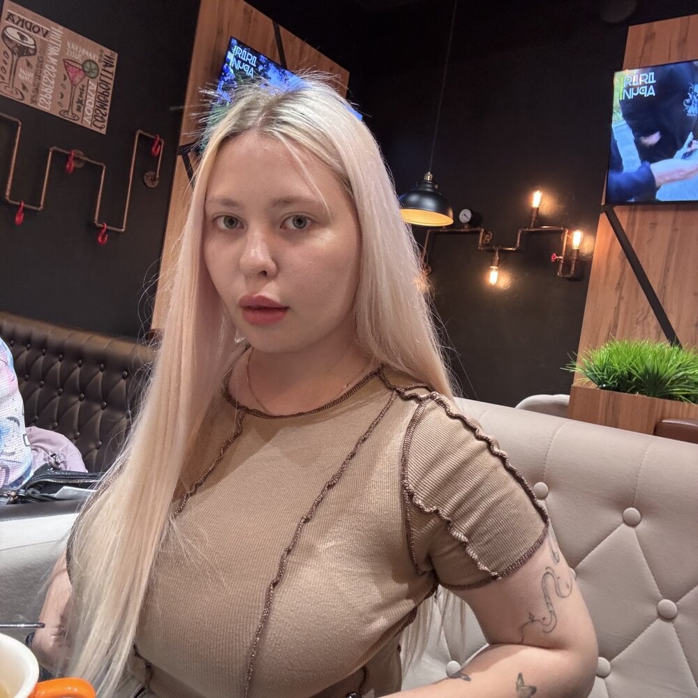 free6cams.com little_kittyy7 livesex profile in on-your-lap-daddy cams
