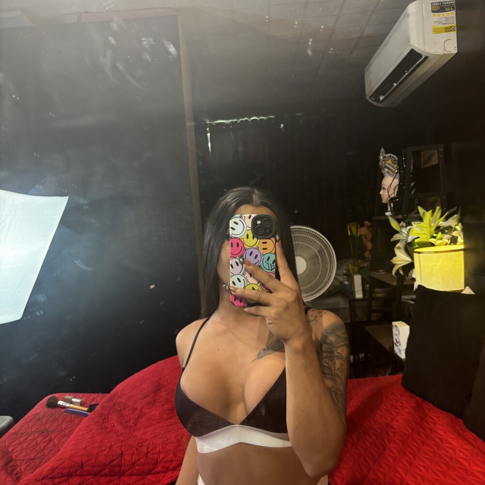 Tricxiemolly143's Offline XXX Chat