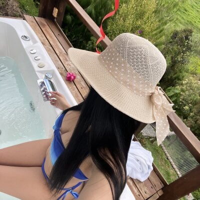 esmeraldastar from stripchat