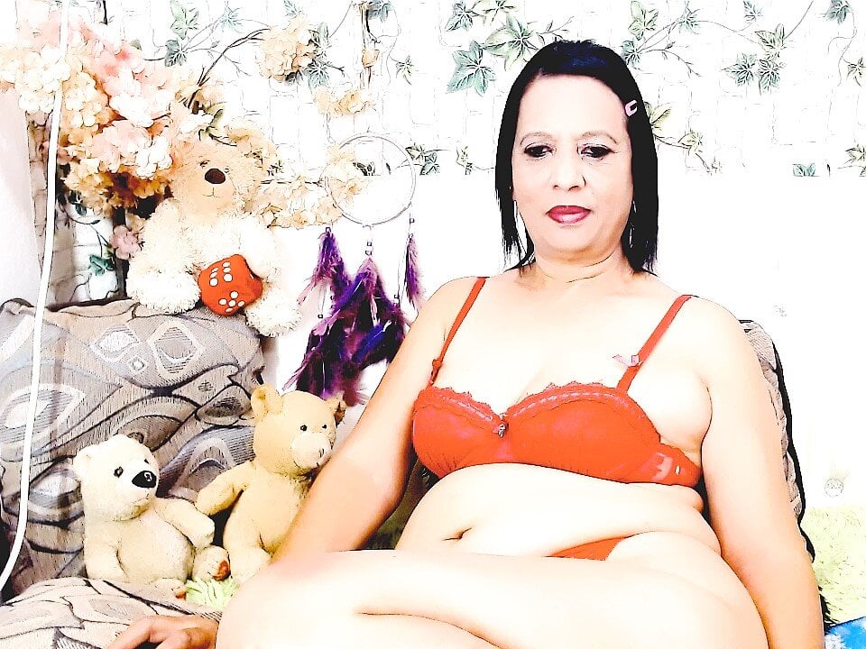 Hot_queen55's Offline Chat Room